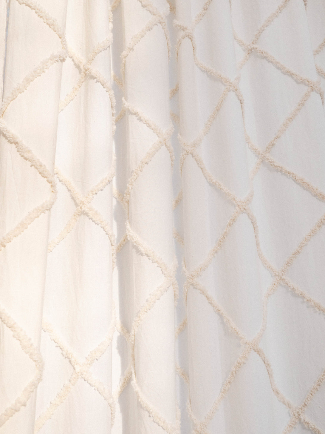 Cortina de algodón con relieve de rombos cruda Royal-Calma House