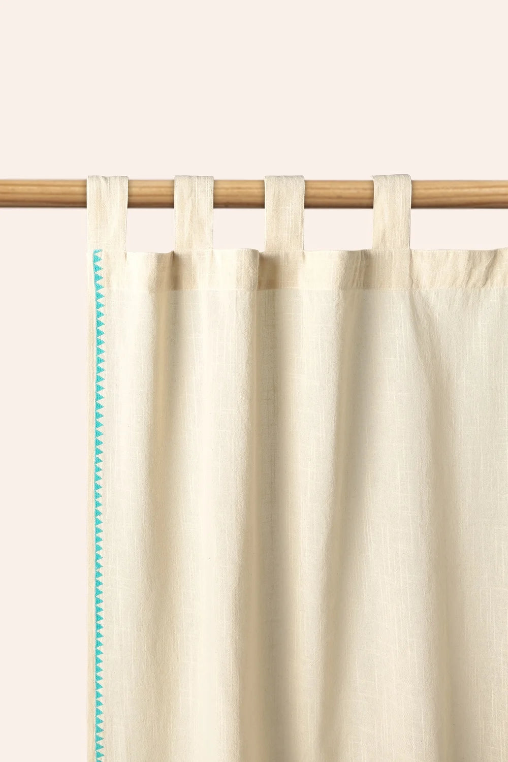 Cortina semitranslúcida con bordado turquesa Varadero-Calma House