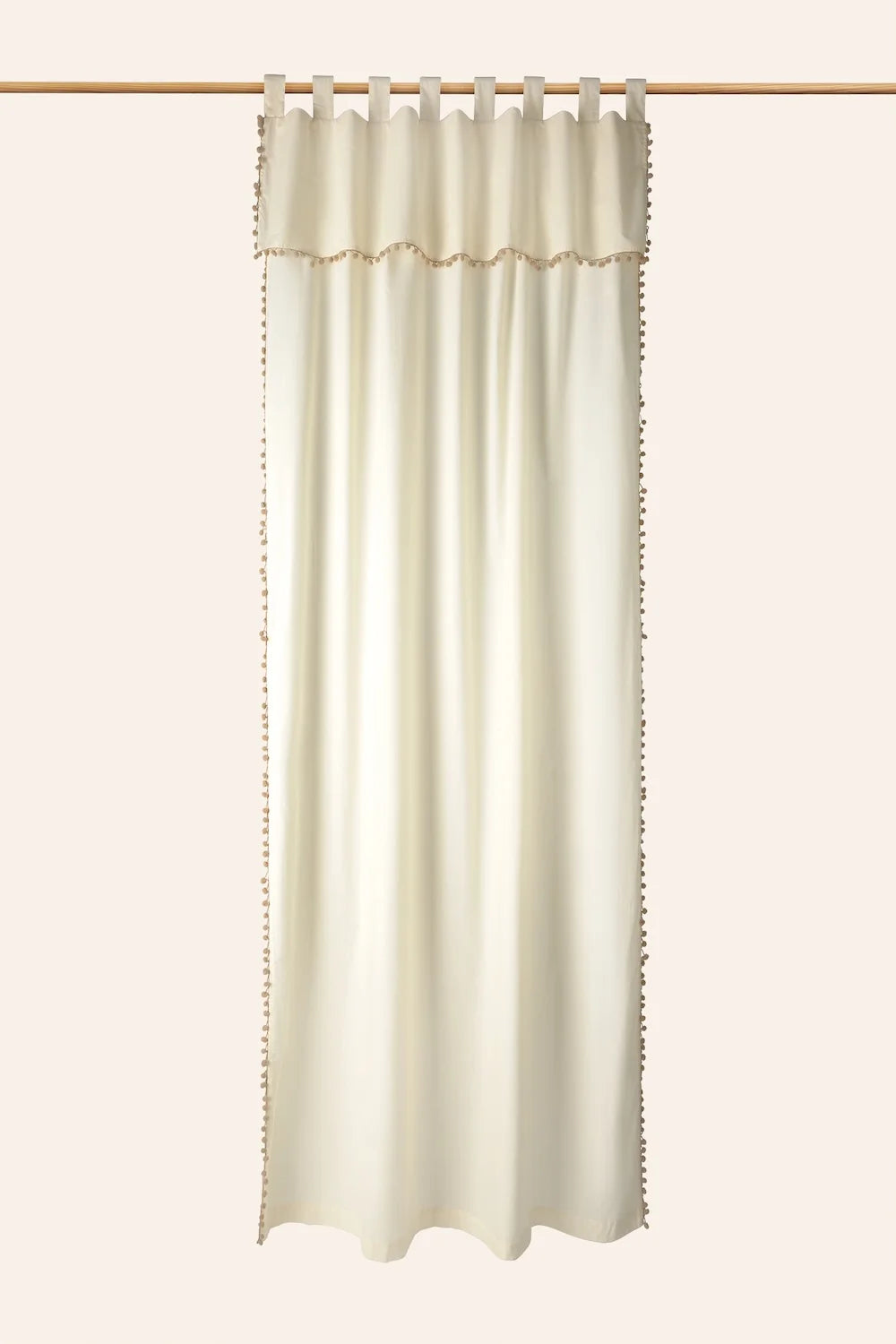 Cortina semitranslúcida con pompones Tajo-Calma House