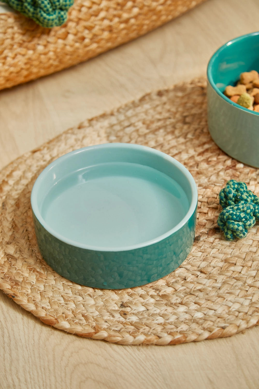 Cuenco para mascotas turquesa Sasha-Calma House