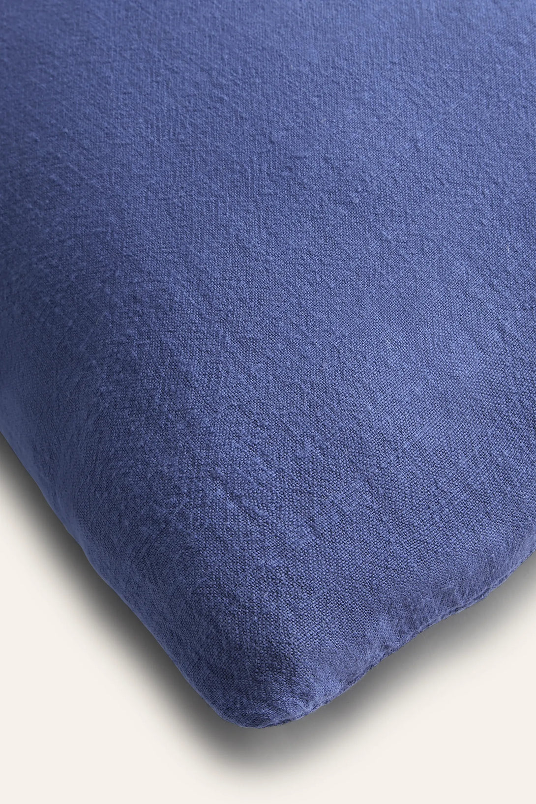 Funda de cojín azul oscuro Gavema-Calma House