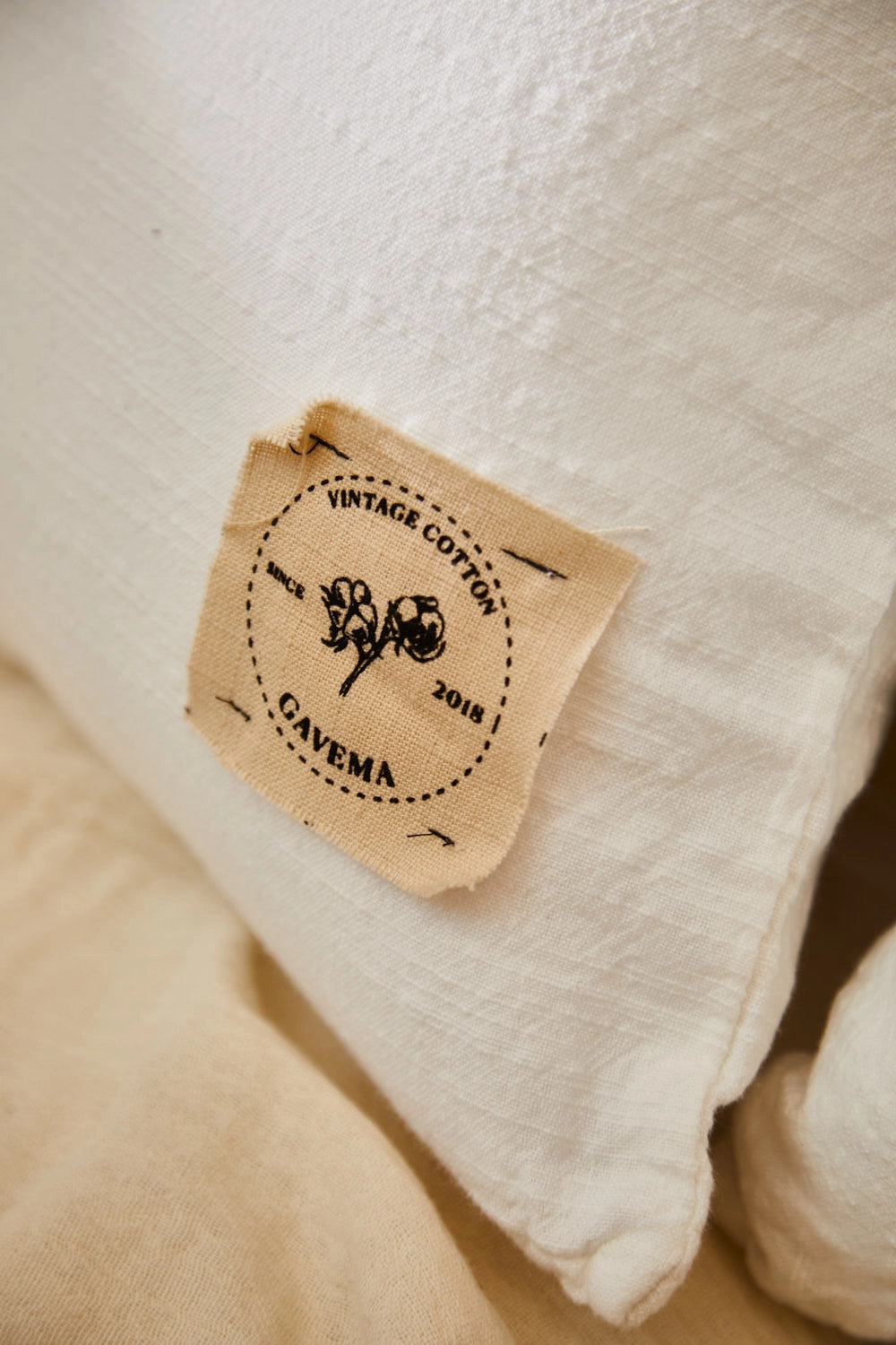 Funda de cojín blanca Gavema-Calma House