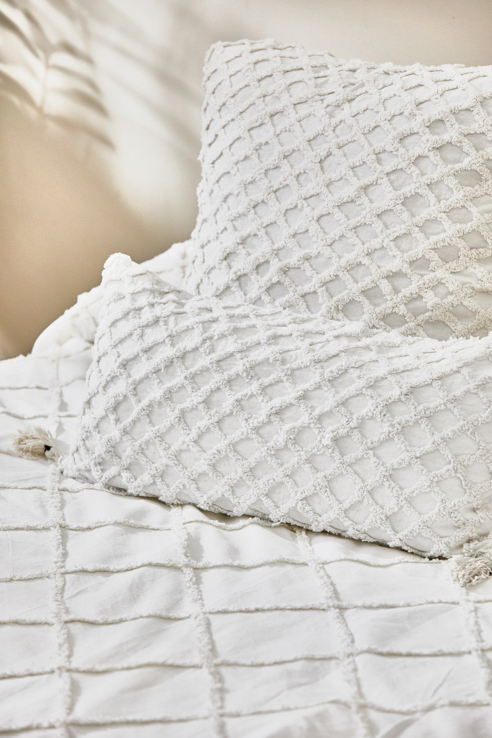 Funda de cojín con relieve de rombos blanco Royal-Calma House