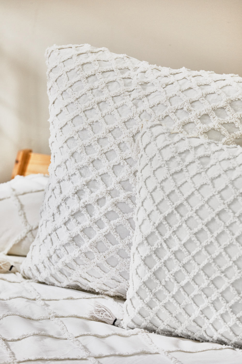 Funda de cojín con relieve de rombos blanco Royal-Calma House