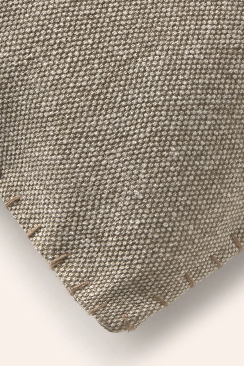 Funda de cojín de algodón dhurrie beige Asana-Calma House