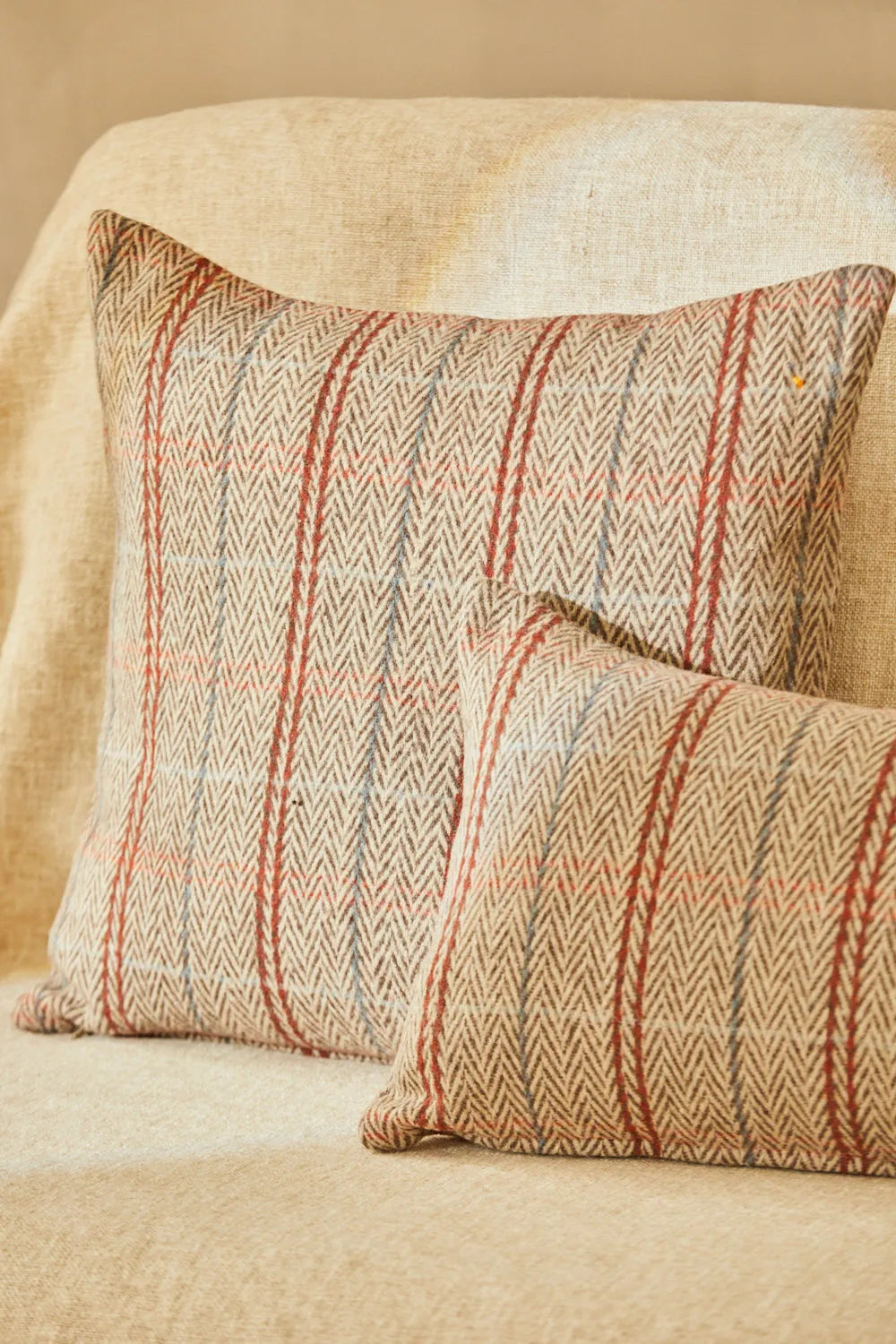 Funda de cojín de lana a rayas Montana-Calma House