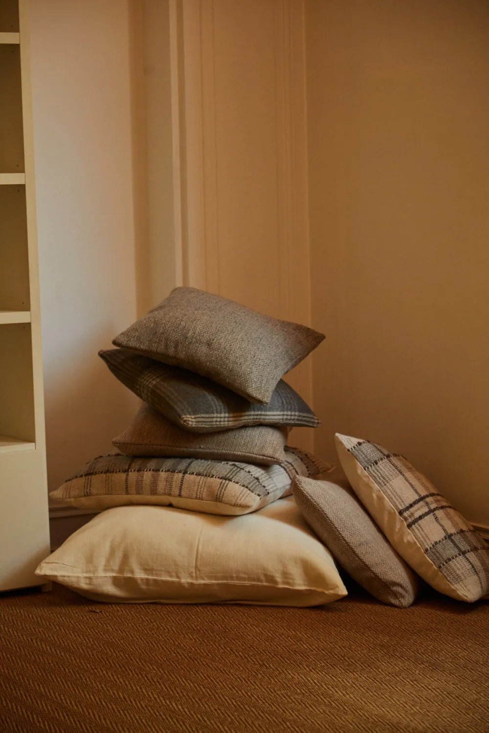 Funda de cojín de lana beige Montana-Calma House