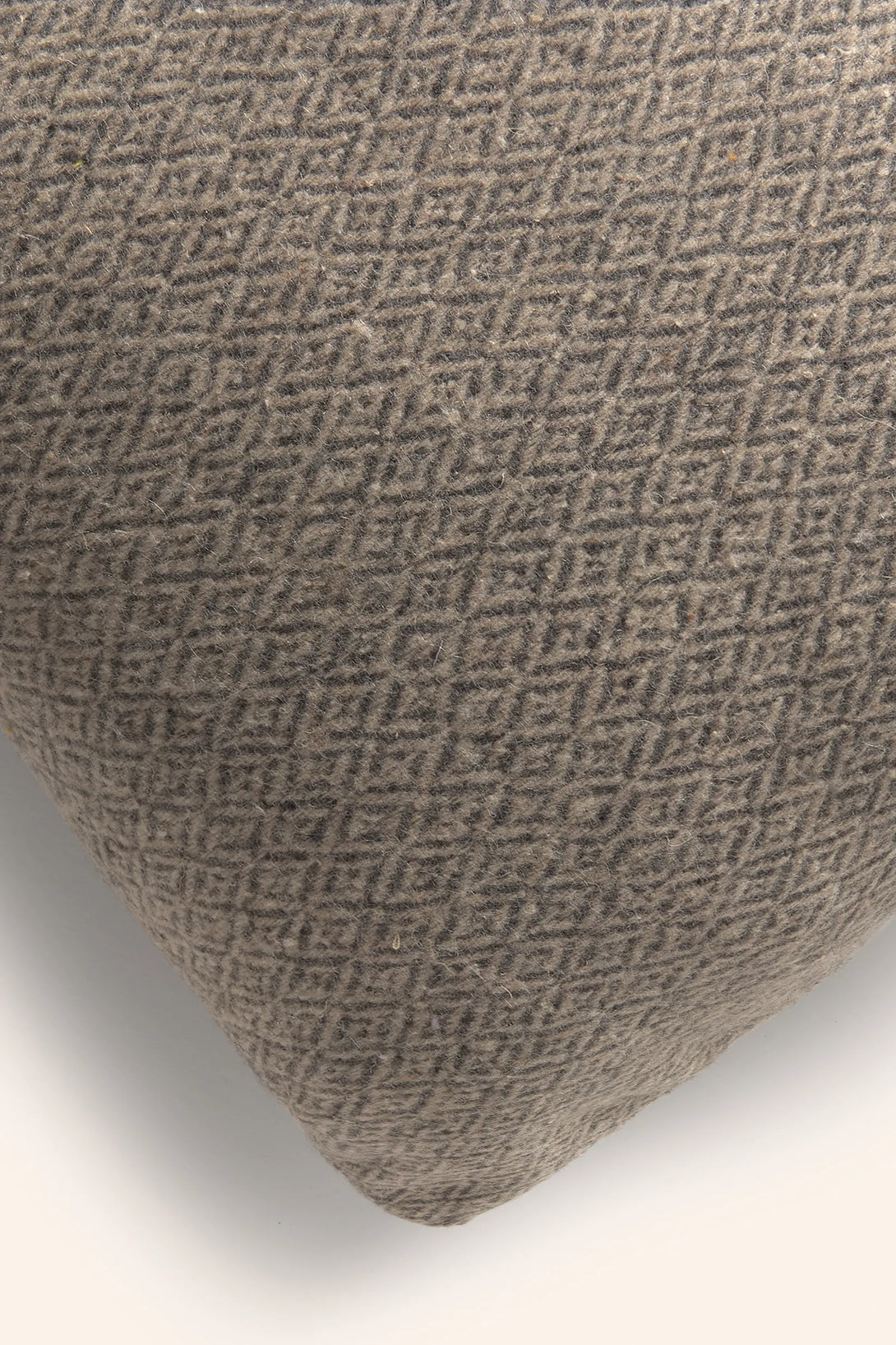 Funda de cojín de lana gris Montana-Calma House