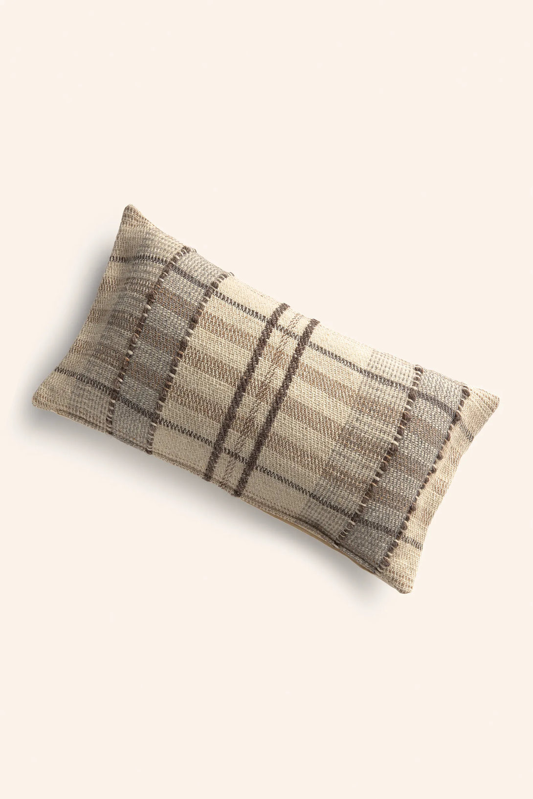 Funda de cojín de lana marrón a cuadros Montana-Calma House