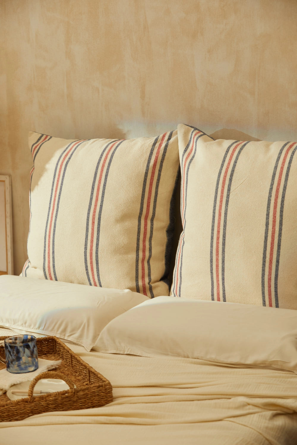 Funda de cojín grande de 80cm. a rayas azules y rojas Mont-Calma House