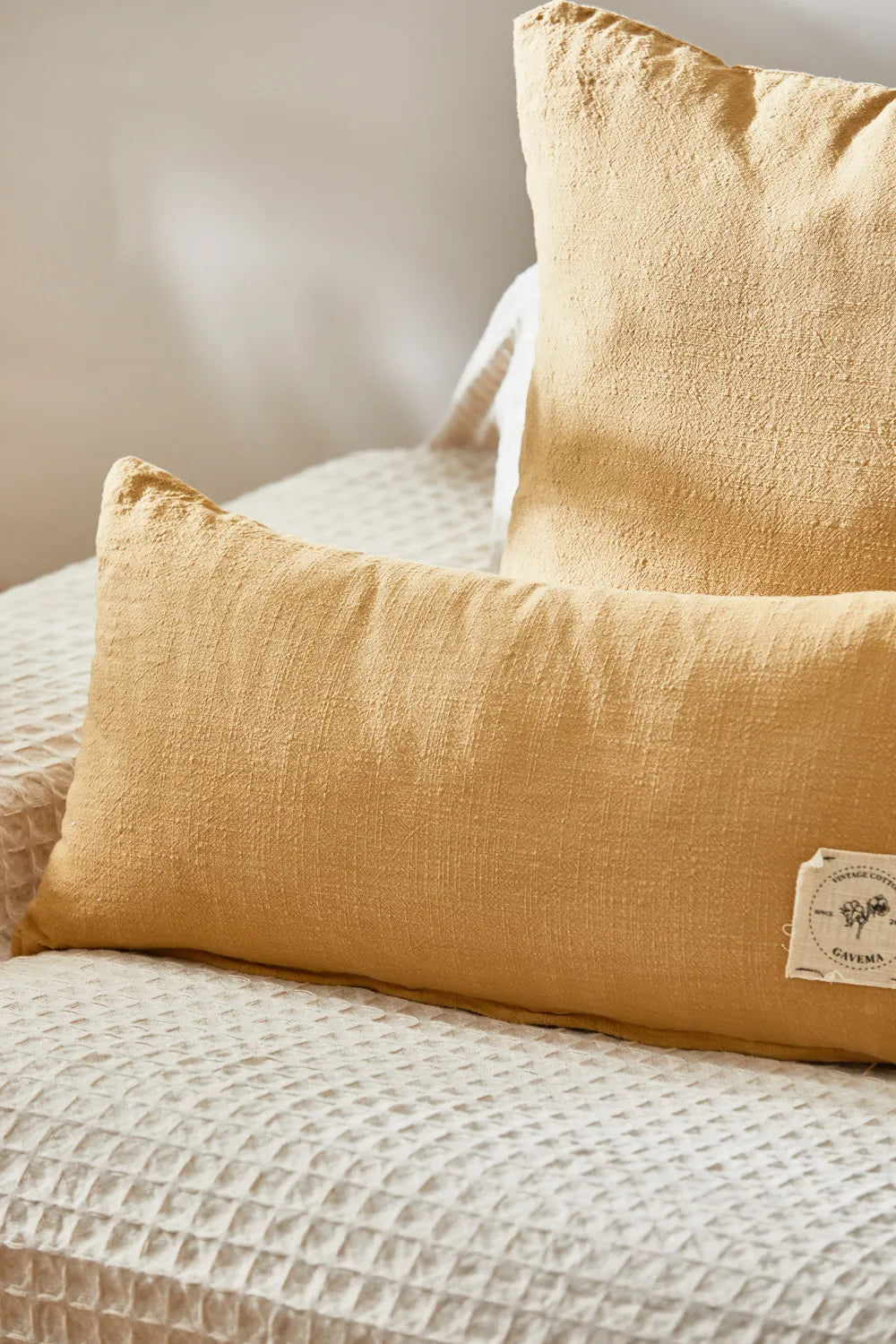 Funda de cojín mostaza Gavema-Calma House