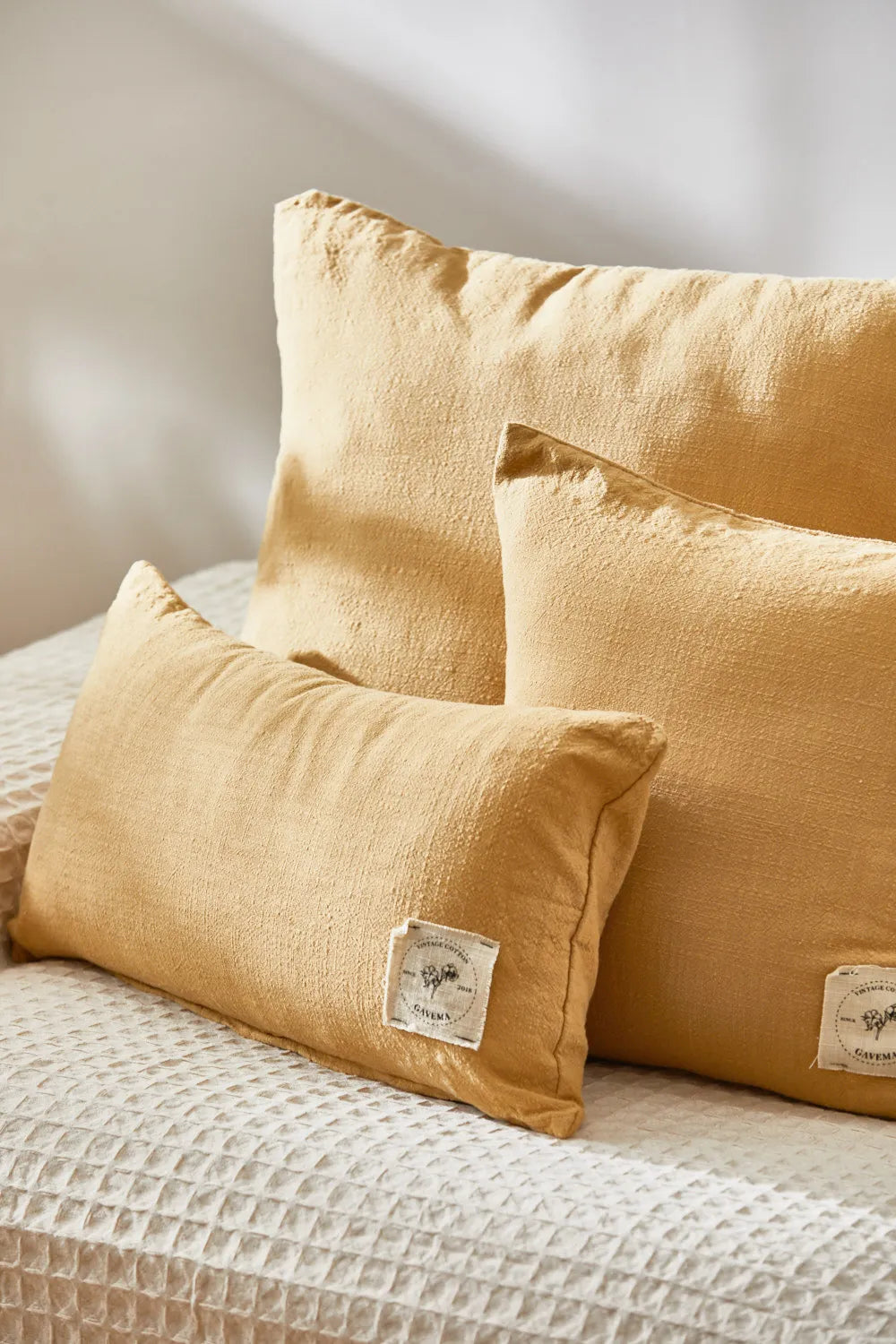 Funda de cojín mostaza Gavema-Calma House