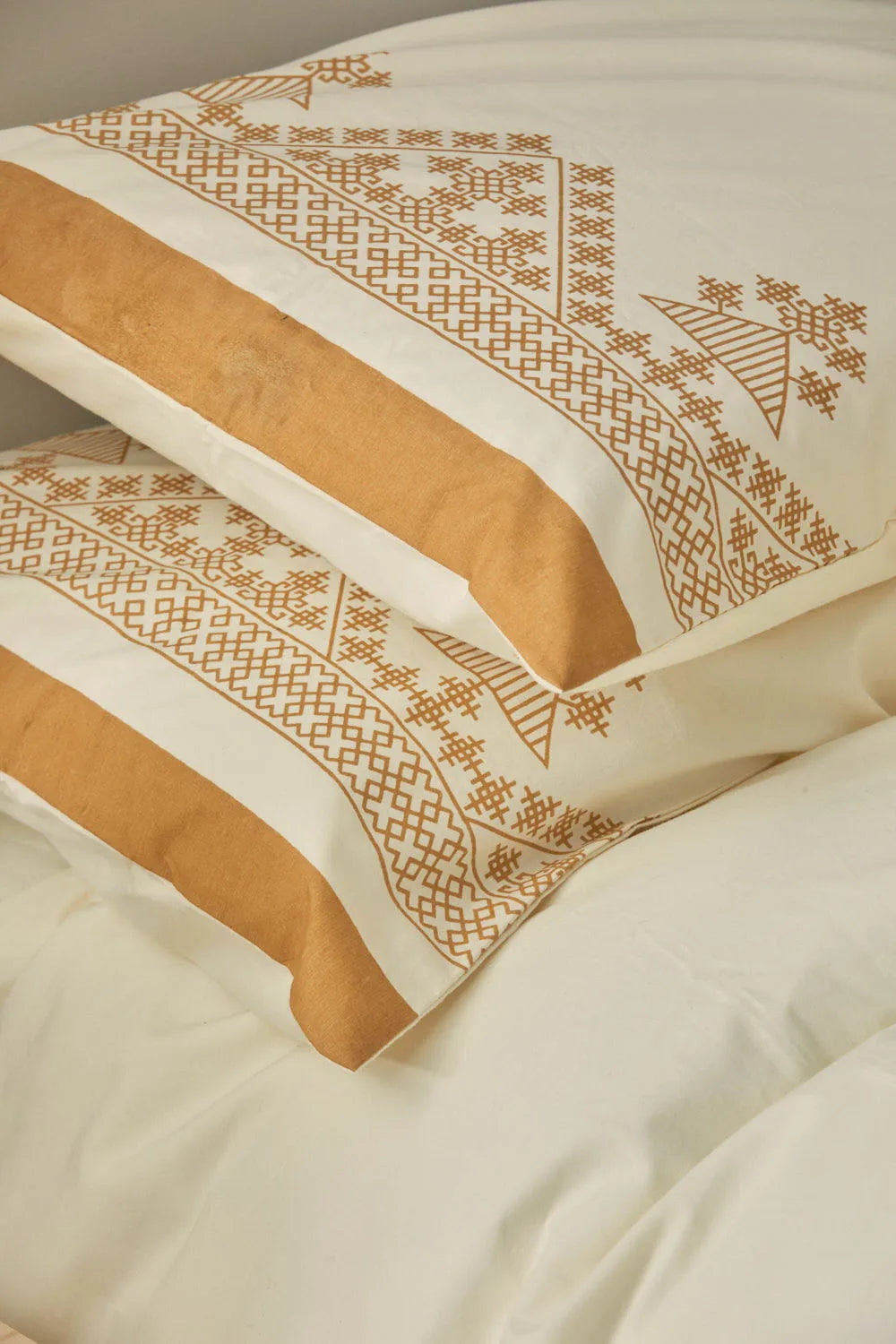 Funda nórdica + juego de almohada con print étnico mostaza Cairo-Calma House