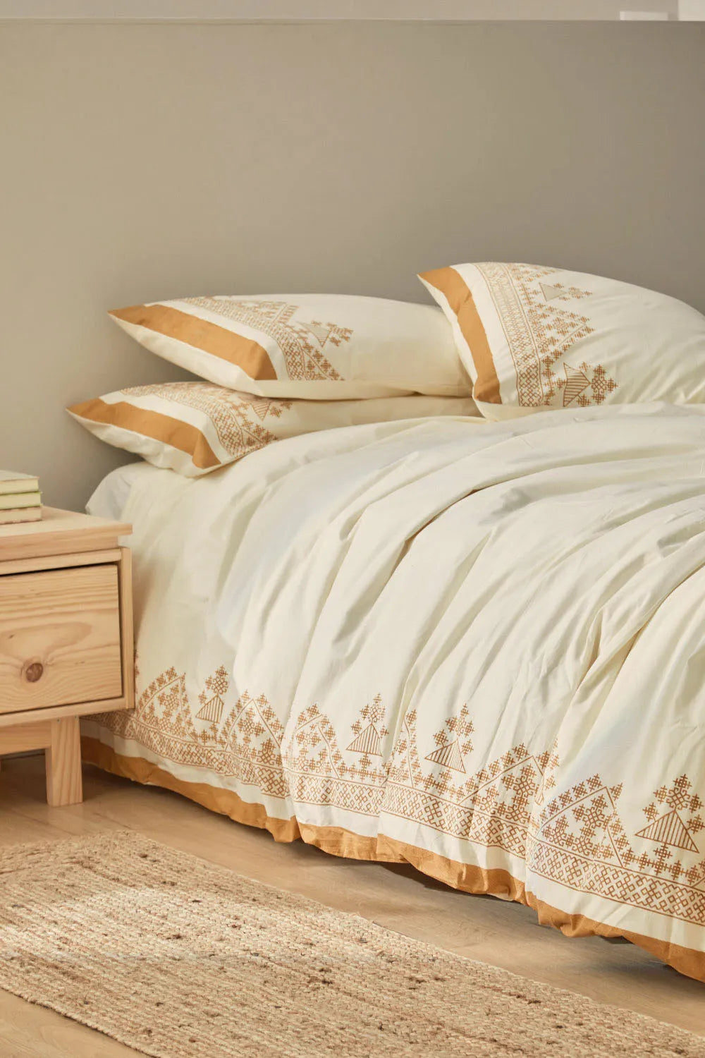 Funda nórdica + juego de almohada con print étnico mostaza Cairo-Calma House