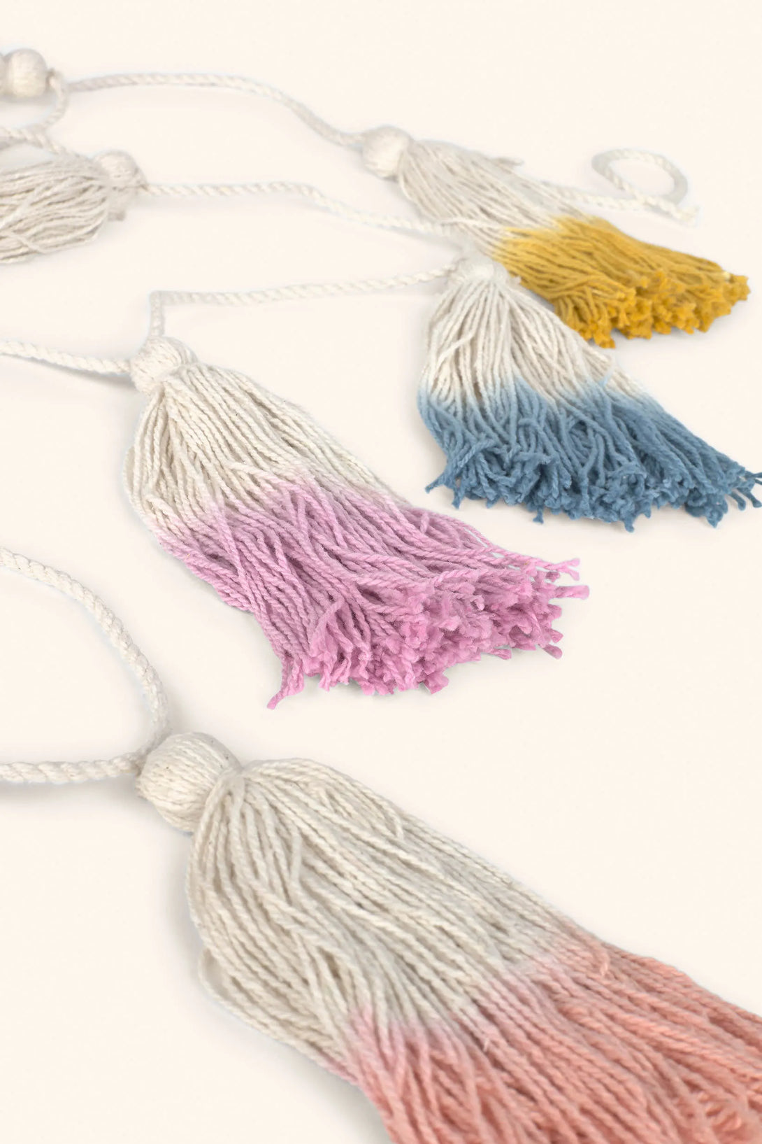 Guirnalda de pompones Tai-Calma House