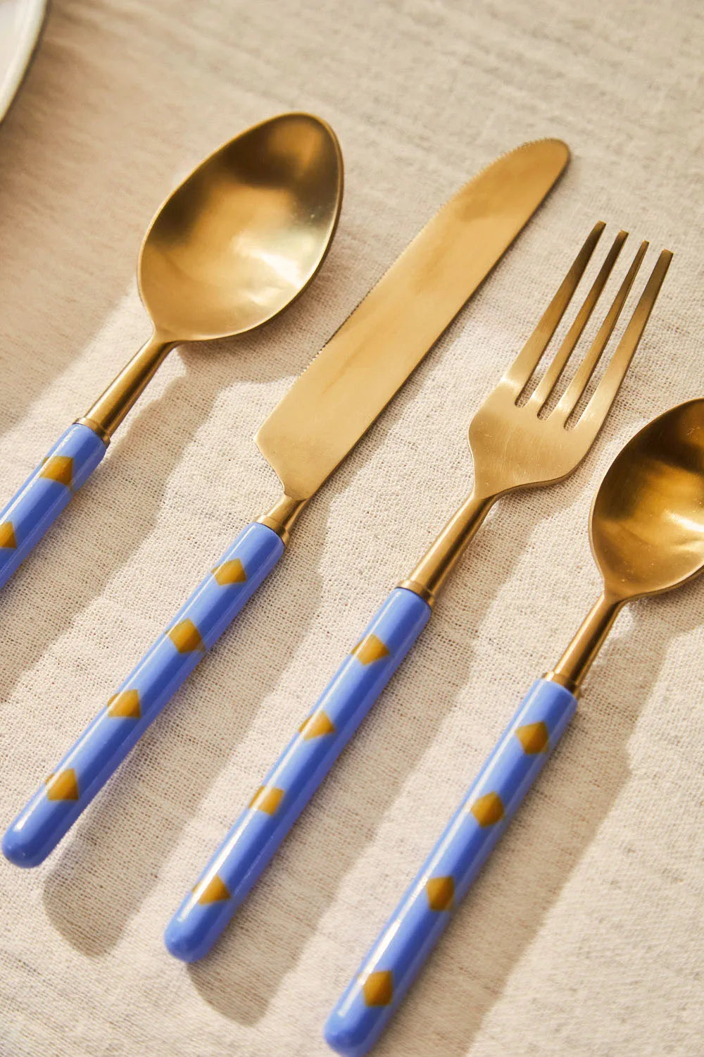 Juego de cubiertos azules Mango-Calma House