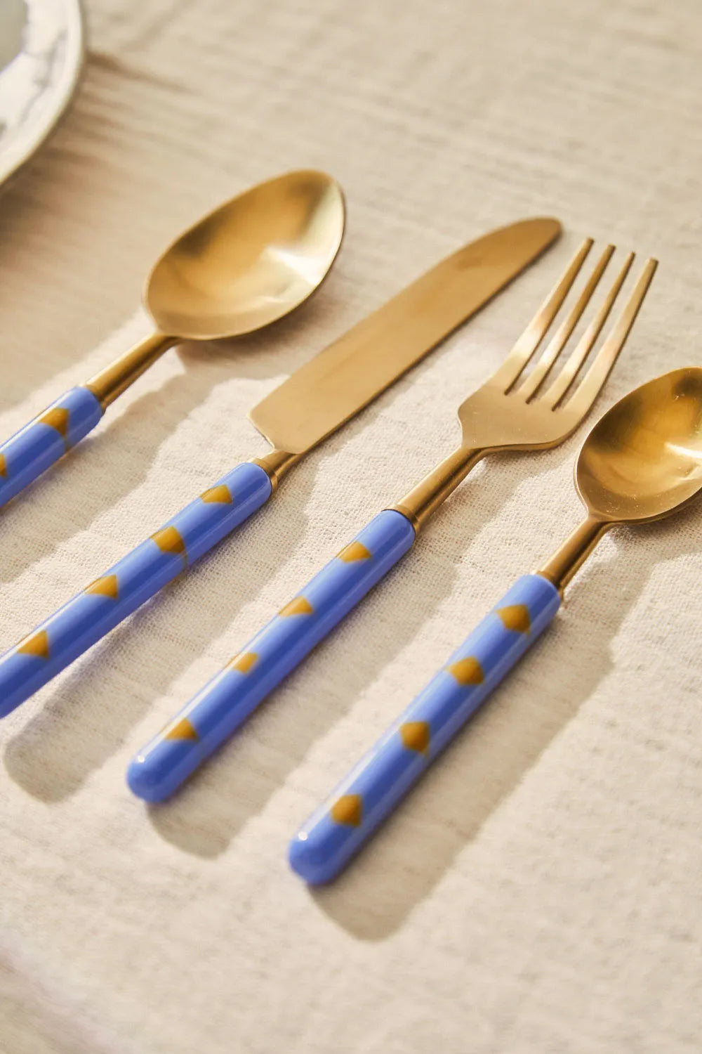 Juego de cubiertos azules Mango-Calma House