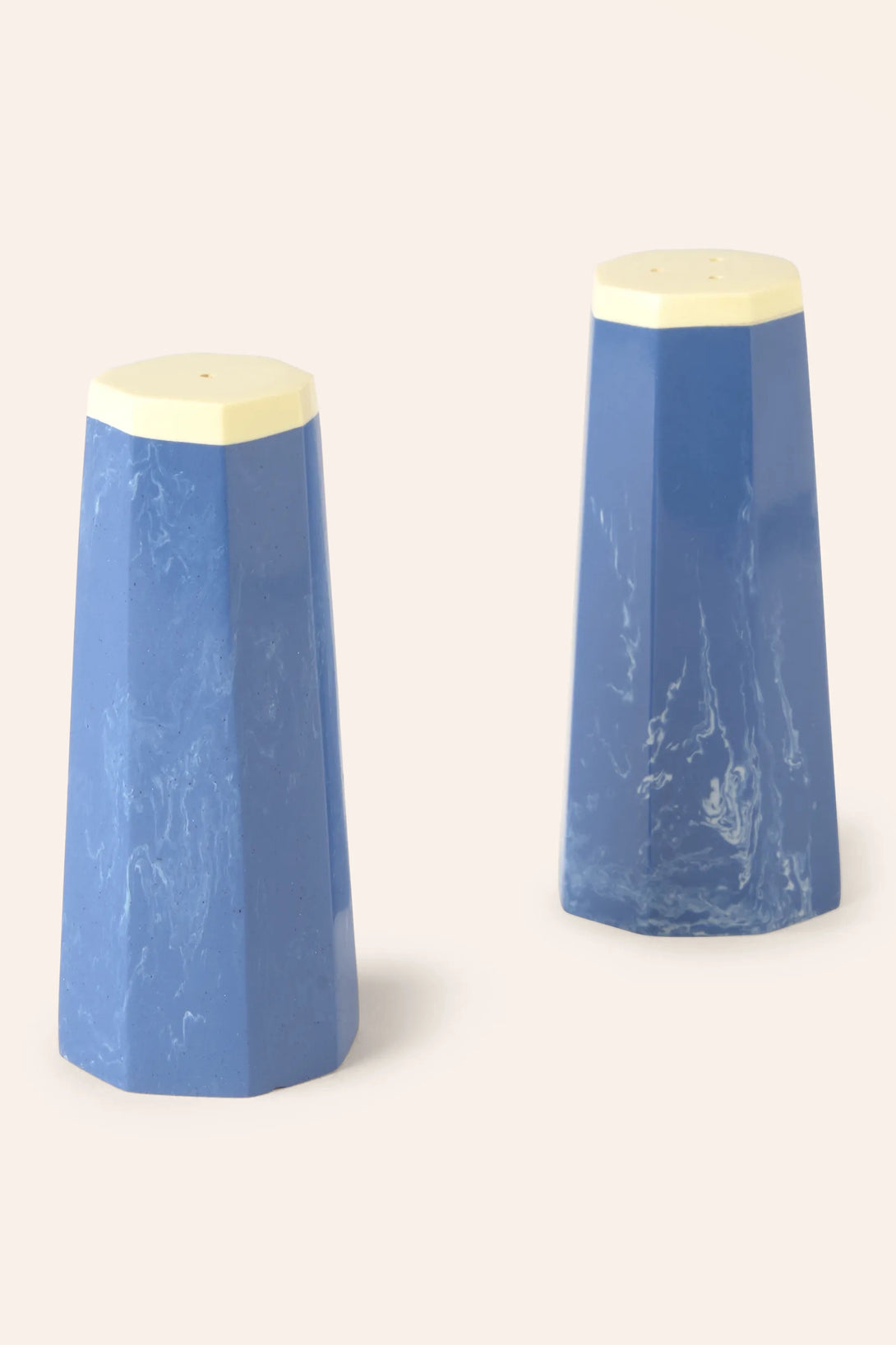 Juego de salero y pimienta azul Mango-Calma House