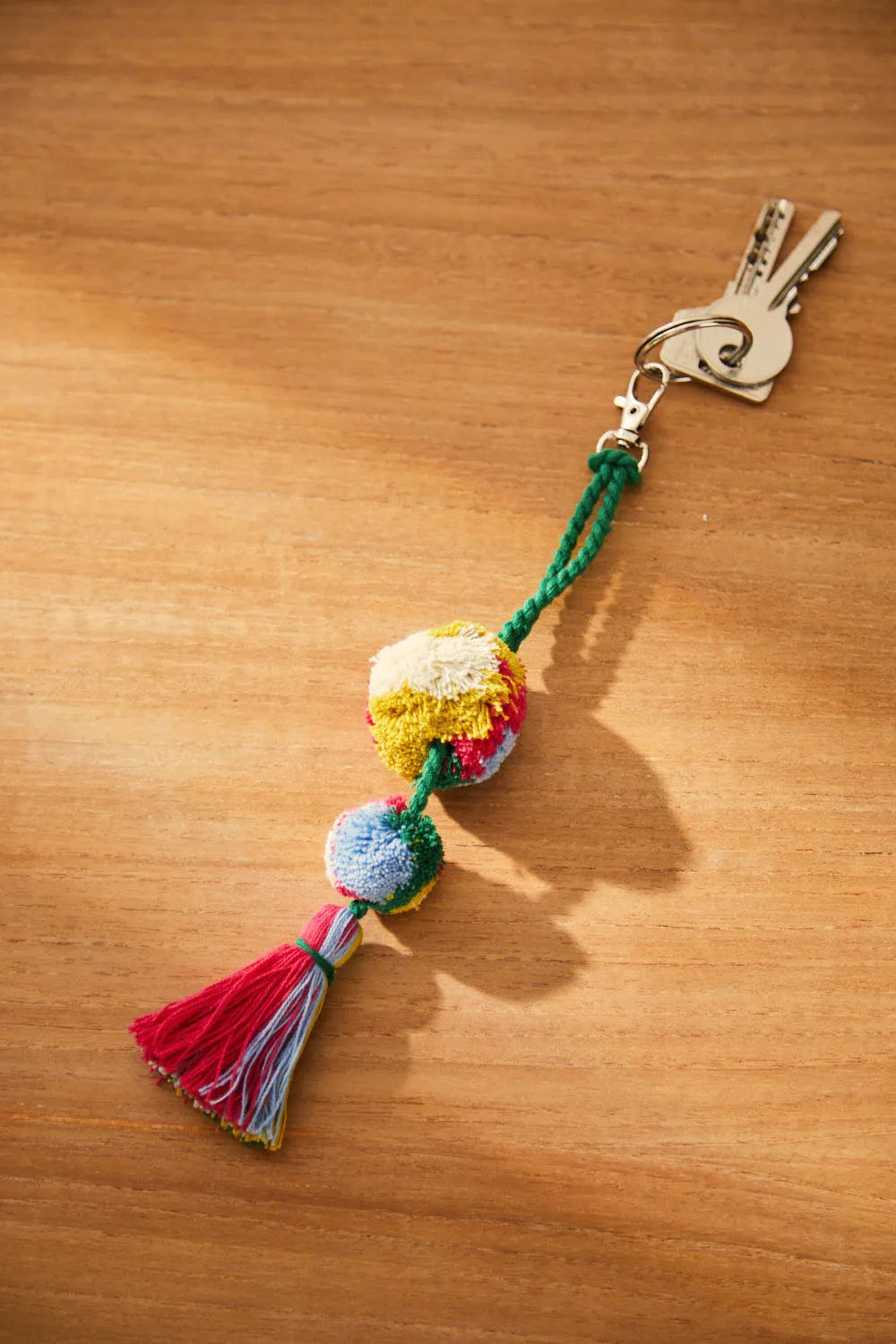 Llavero pompones fucsia Canicas-Calma House