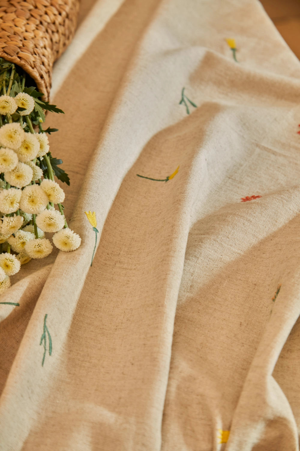 Mantel de lino crudo bordado Spring-Calma House