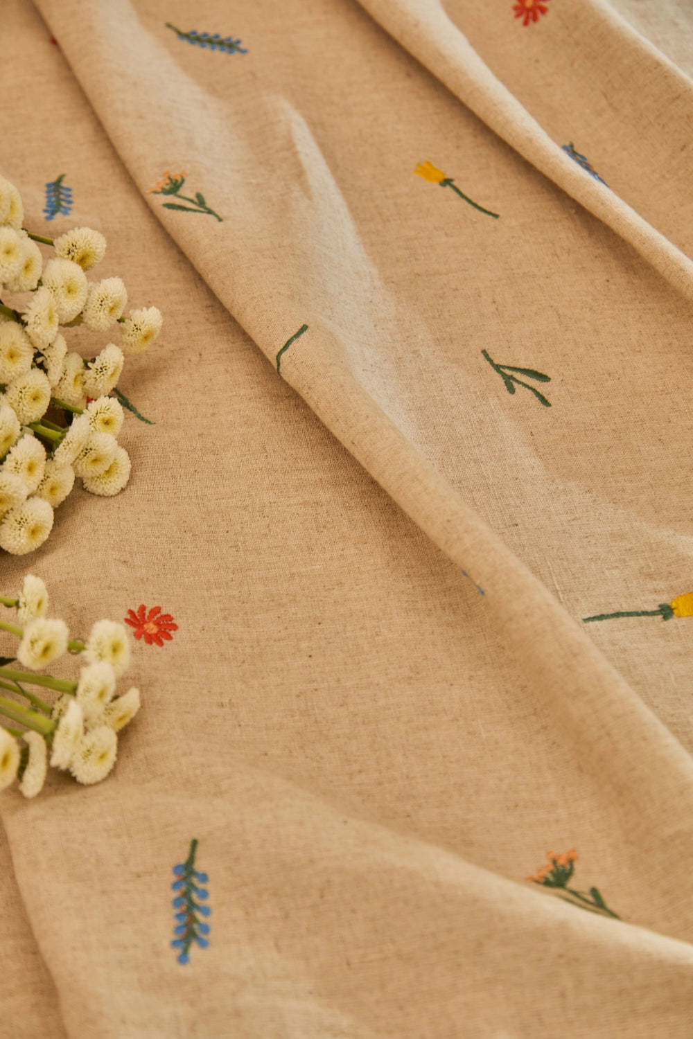 Mantel de lino crudo bordado Spring-Calma House