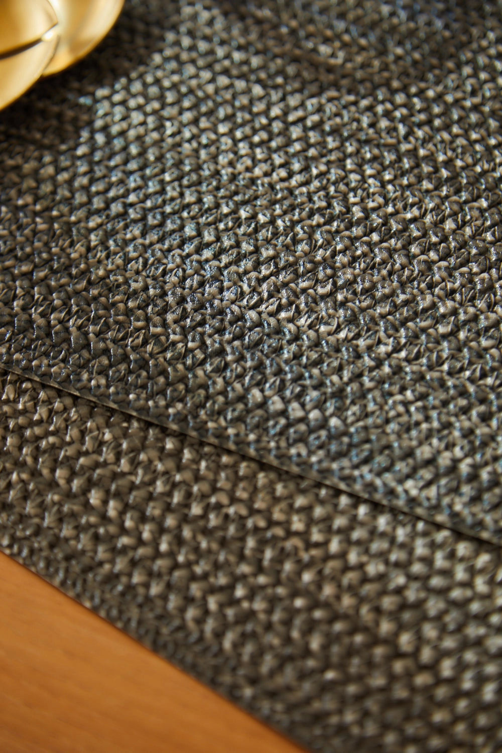 Mantel individual antimanchas con textura negra Pla-Calma House