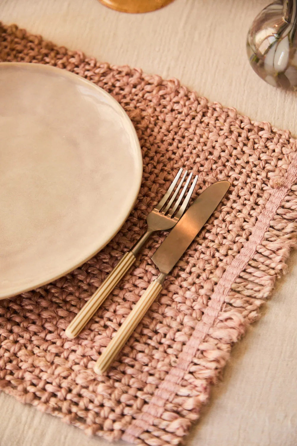 Mantel individual de yute trenzado rosa Arena-Calma House