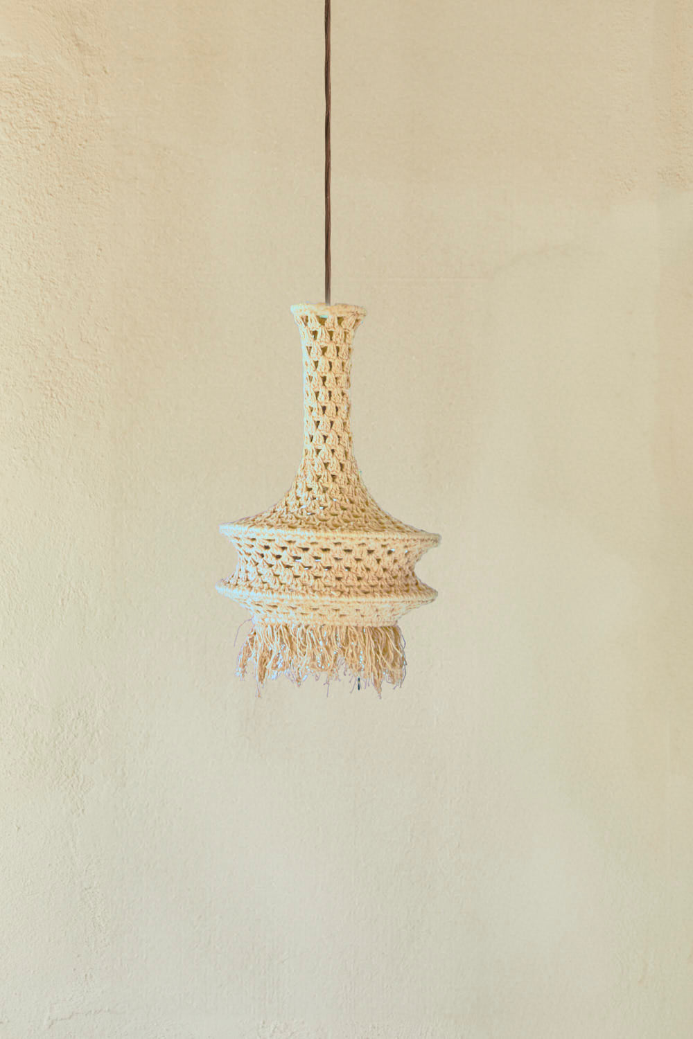 Pantalla pequeña para lámpara de techo de crochet cruda Pleko-Calma House