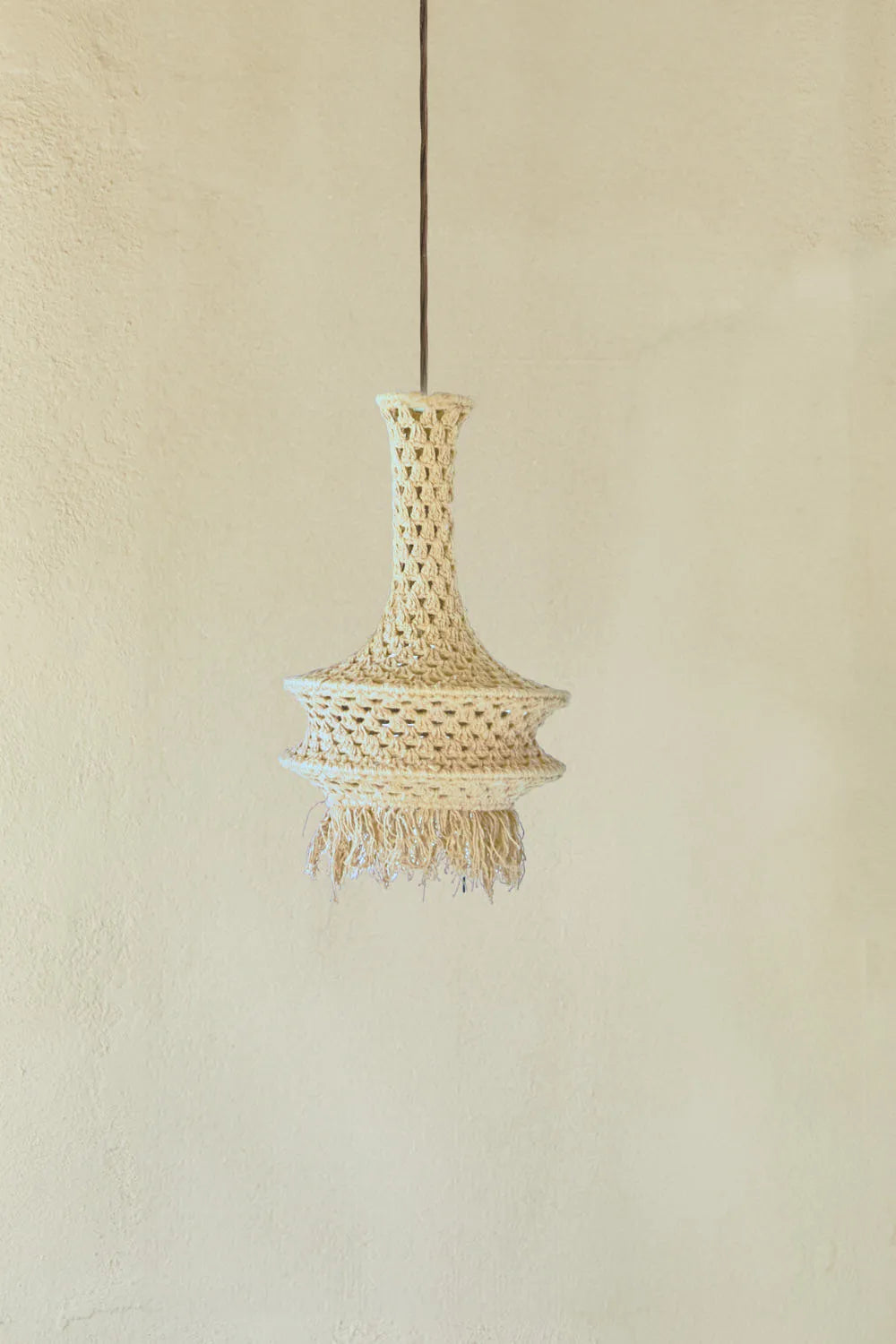 Pantalla pequeña para lámpara de techo de crochet cruda Pleko-Calma House