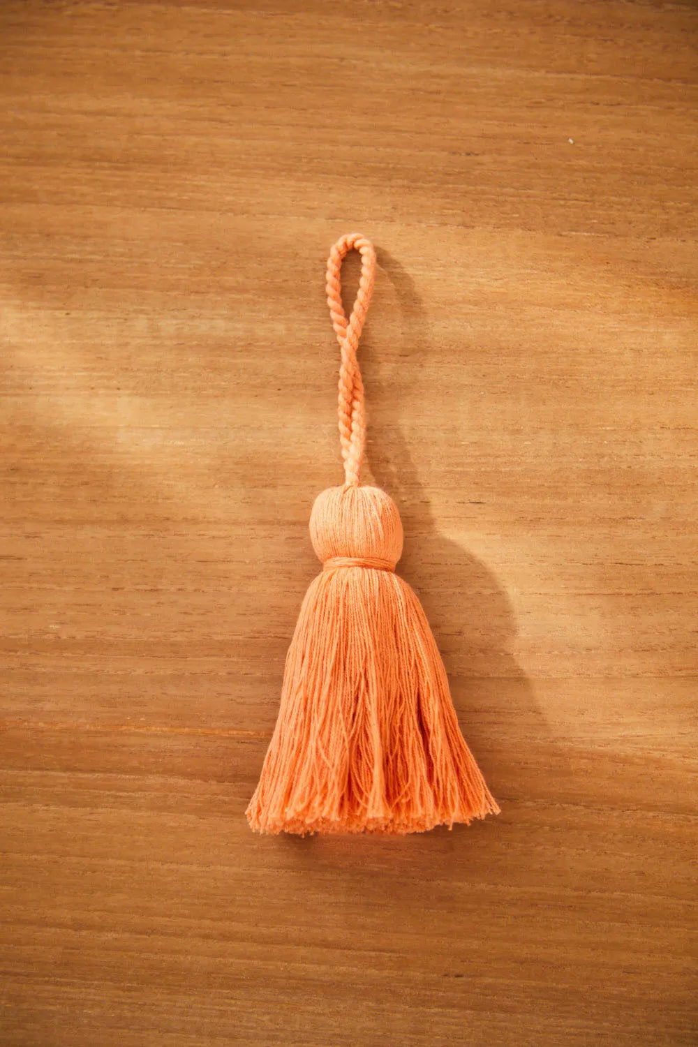 Pompón coral Horn-Calma House