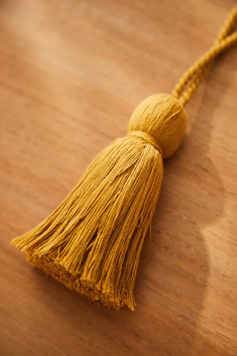 Pompón mostaza Horn-Calma House