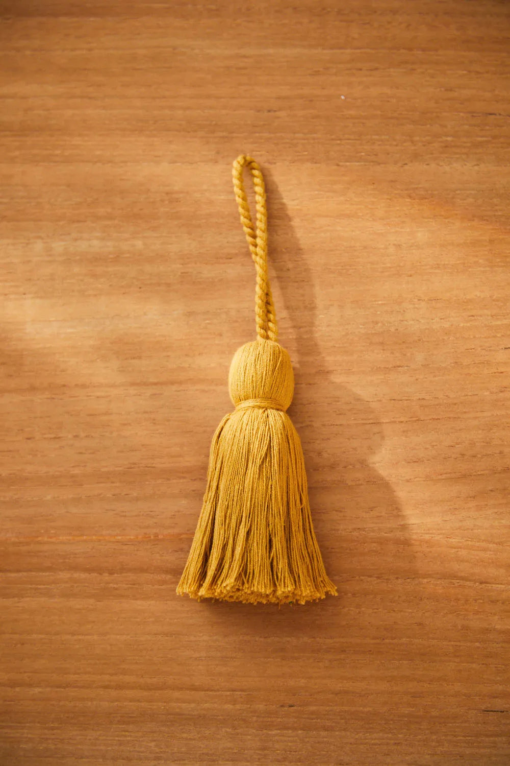 Pompón mostaza Horn-Calma House