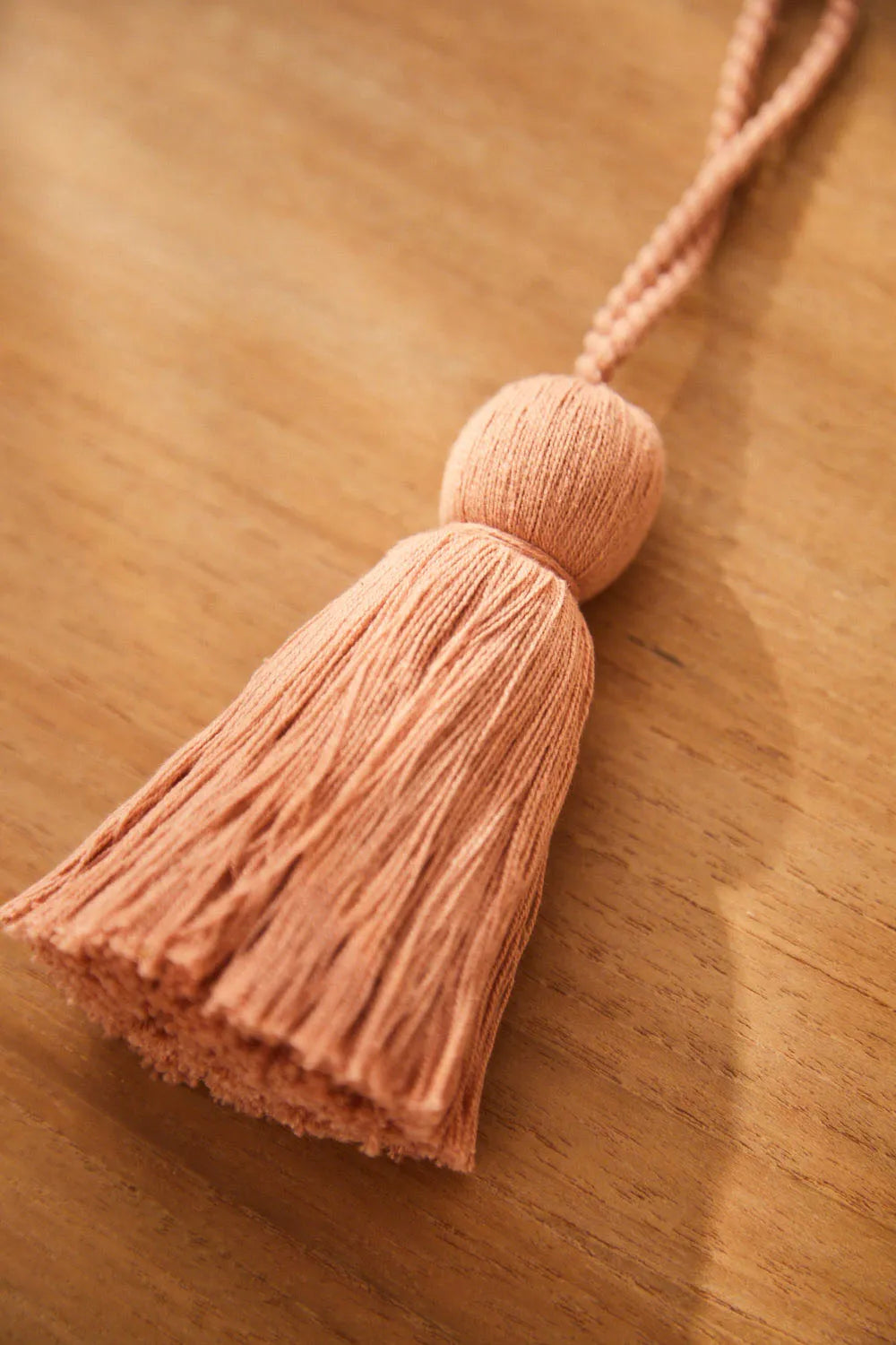 Pompón salmón Horn-Calma House