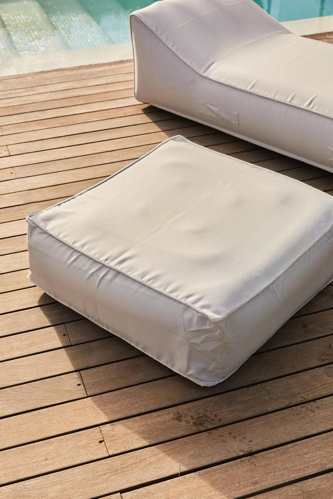 Puf hinchable resistente al agua gris Cloud-Calma House