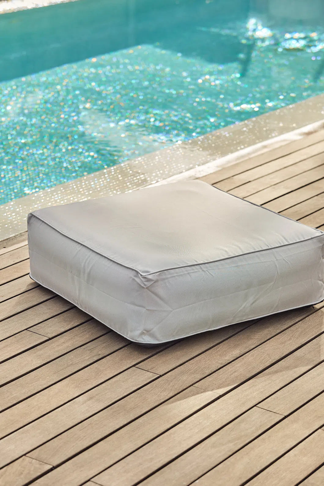 Puf hinchable resistente al agua gris Cloud-Calma House