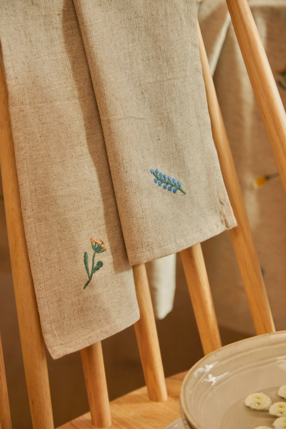 Set de 2 servilletas de lino crudo bordado con flores Spring-Calma House