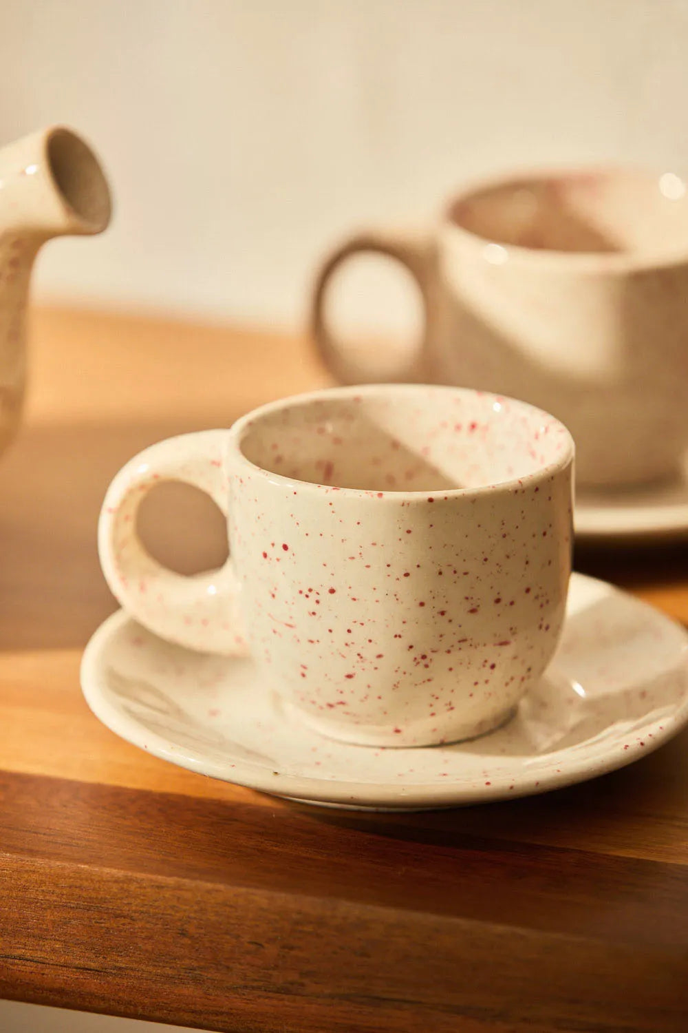 Set de 2 tazas de café de cerámica y plato Chip-Calma House