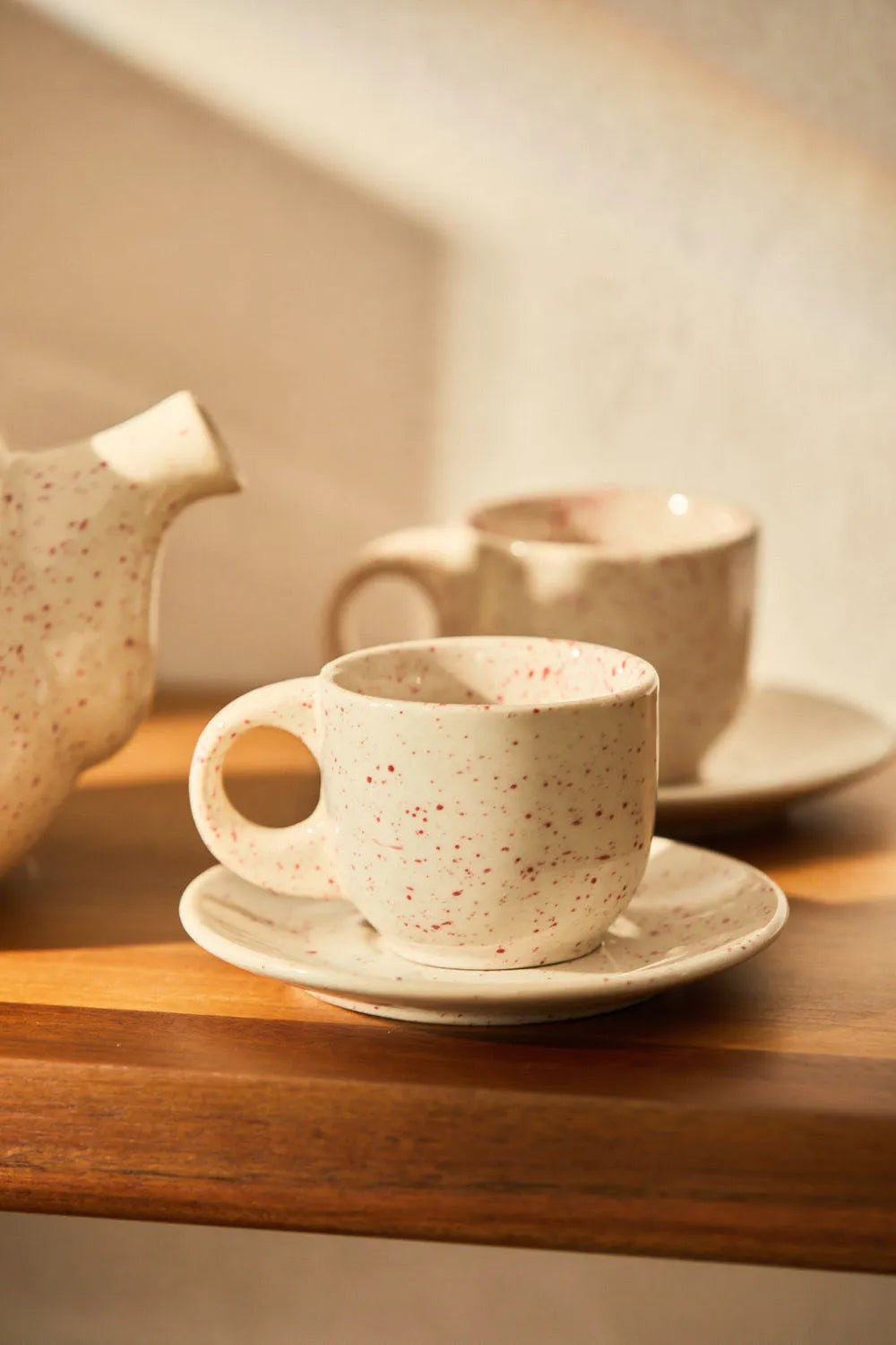 Set de 2 tazas de café de cerámica y plato Chip-Calma House