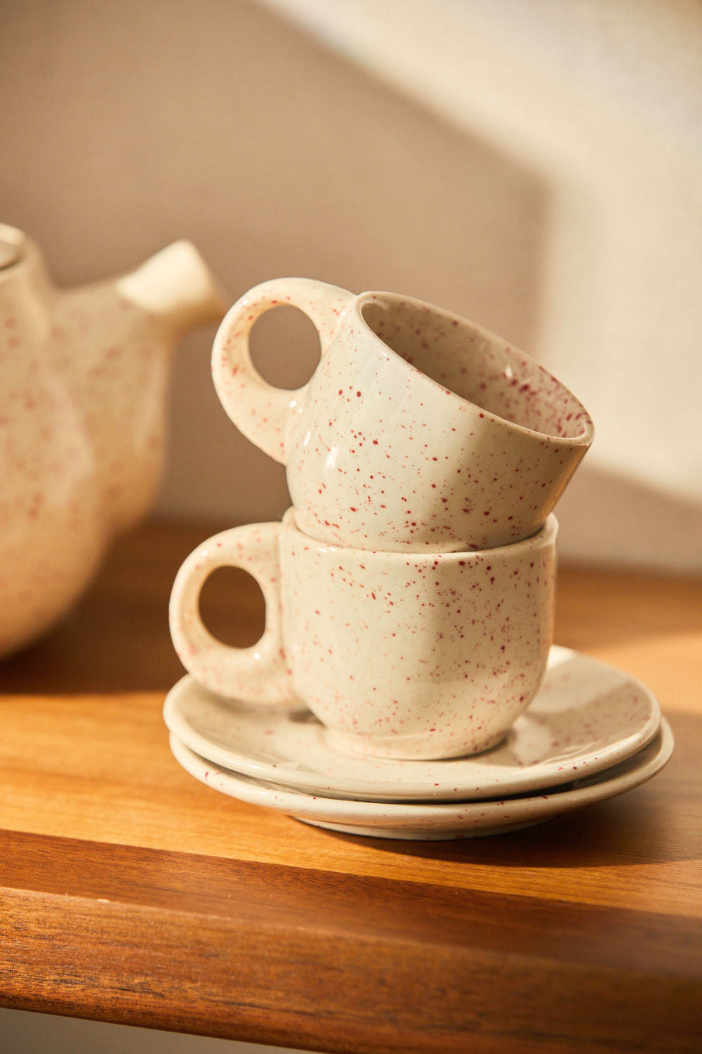 Set de 2 tazas de café de cerámica y plato Chip-Calma House