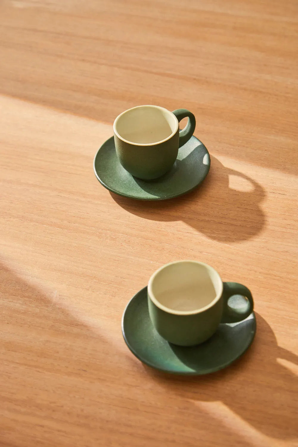 Set de 2 tazas de café de cerámica y plato Matcha-Calma House