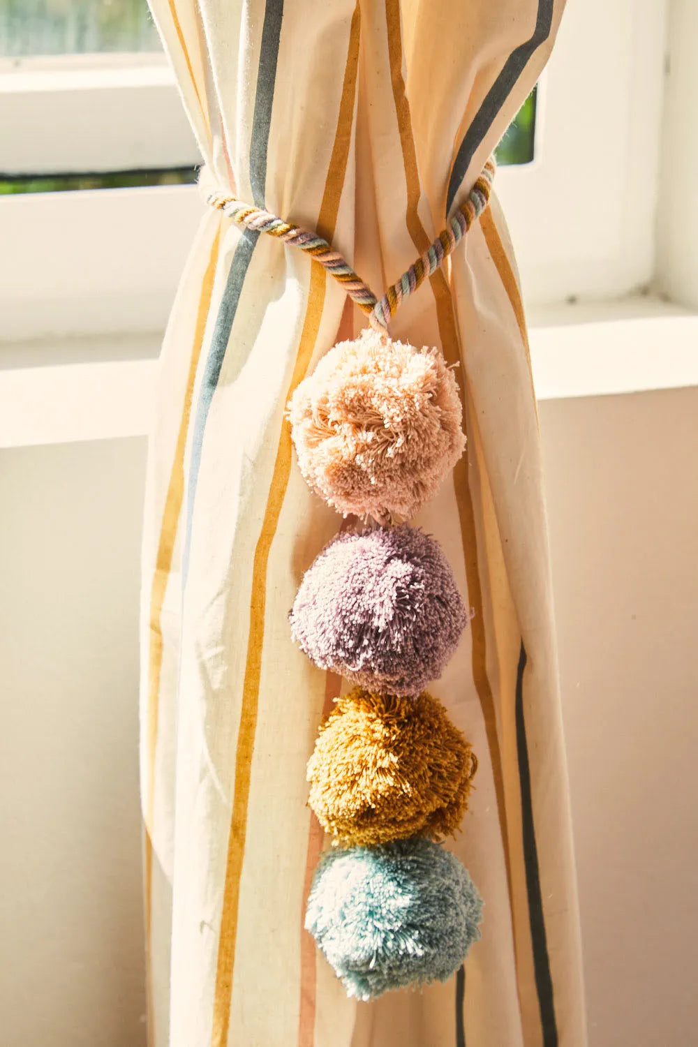 Sujetacortinas mostaza Bolero-Calma House