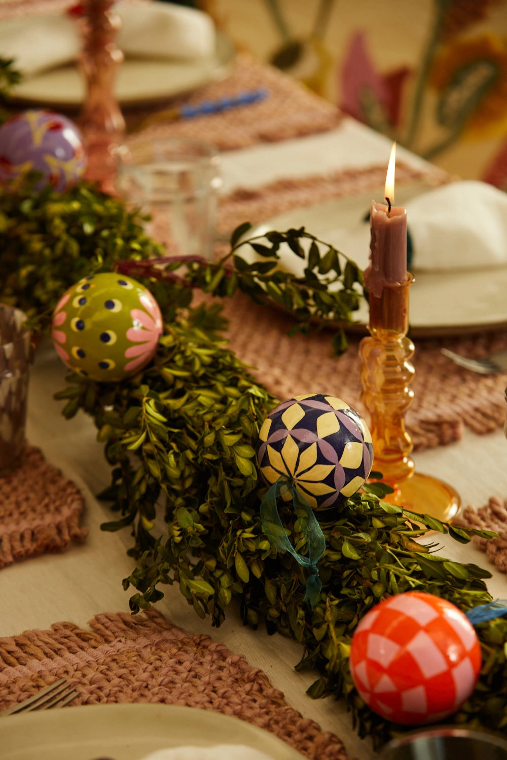 Surtido de 4 bolas de navidad pintadas a mano en rosa Mery-Calma House